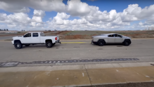 Chevy Silverado HD vs Tesla Cybertruck Tug of War